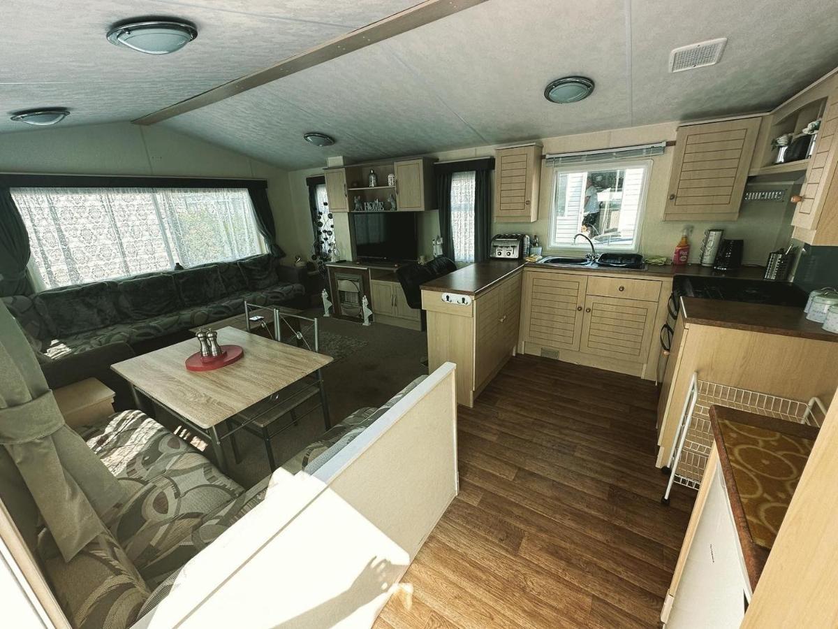 Caravan To Hire Lyon'S Robin Hood 拉尔 外观 照片