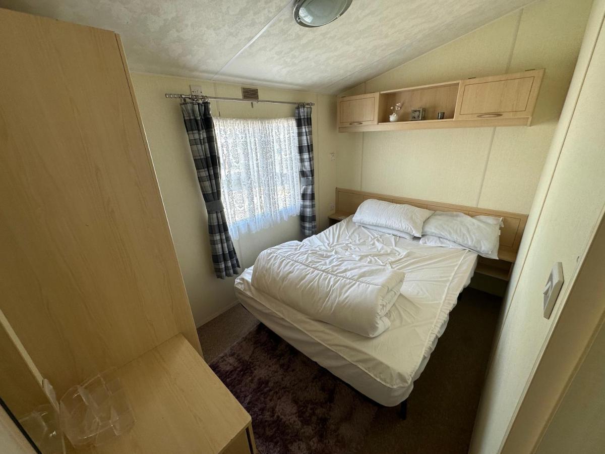 Caravan To Hire Lyon'S Robin Hood 拉尔 外观 照片